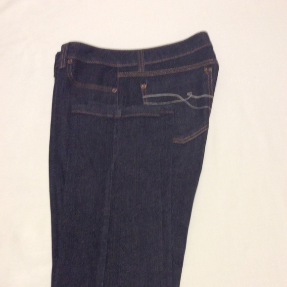 DKNY SKINNY JEANS new without tags Size 10R/R - Picture 3 of 3